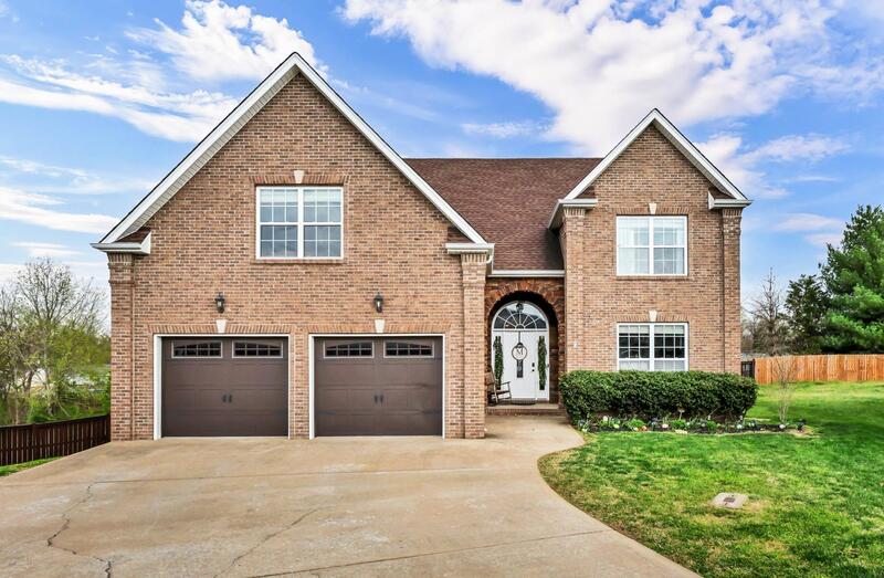 Clarksville House: 820 Carousel Court