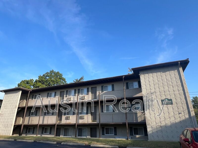 Saint Louis Condo: 3706 Greenwood Blvd