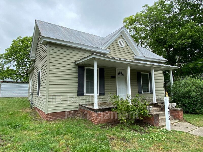 Burlington House: 1013 Attica St.