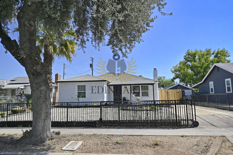 Fresno House: 1584 North Carruth Avenue