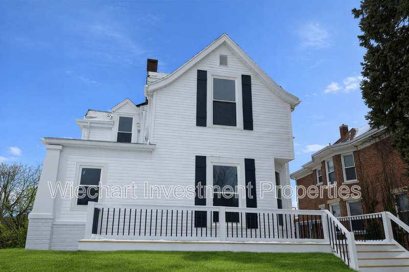 Wapakoneta House: 307 E Auglaize St