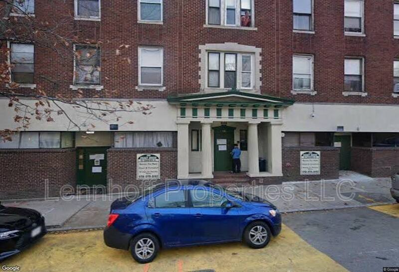 Lawrence Condo: 32 Lawrence Street