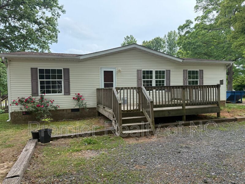 Winston Salem House: 5474 Robinhood Rd