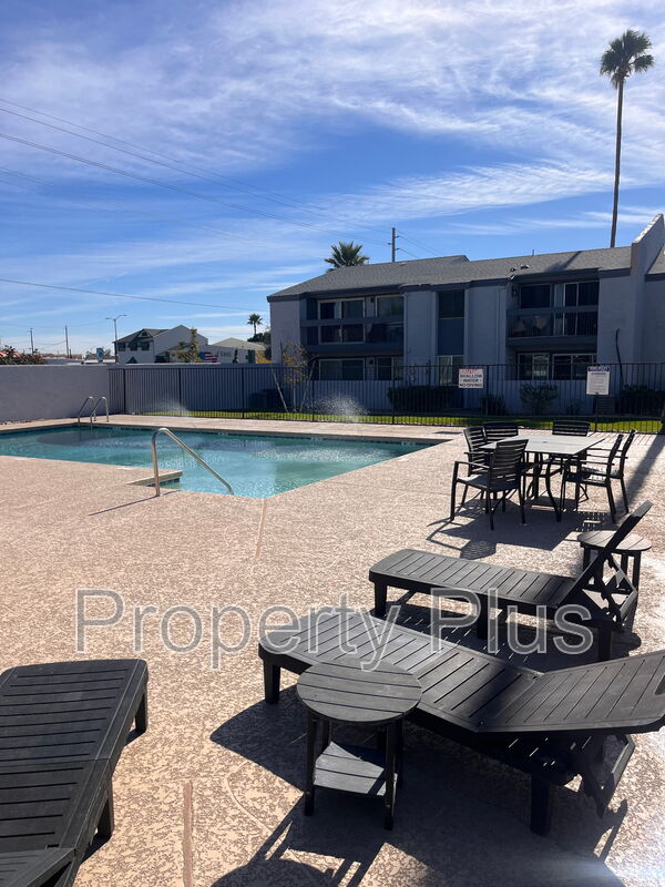 Phoenix Condo: 7550 N 12th St