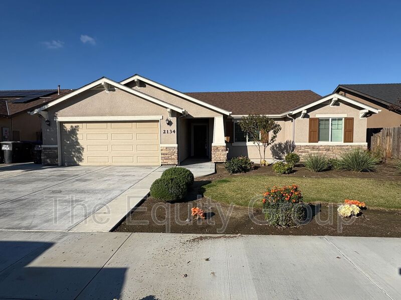 Visalia House: 2134 East Delta Ct