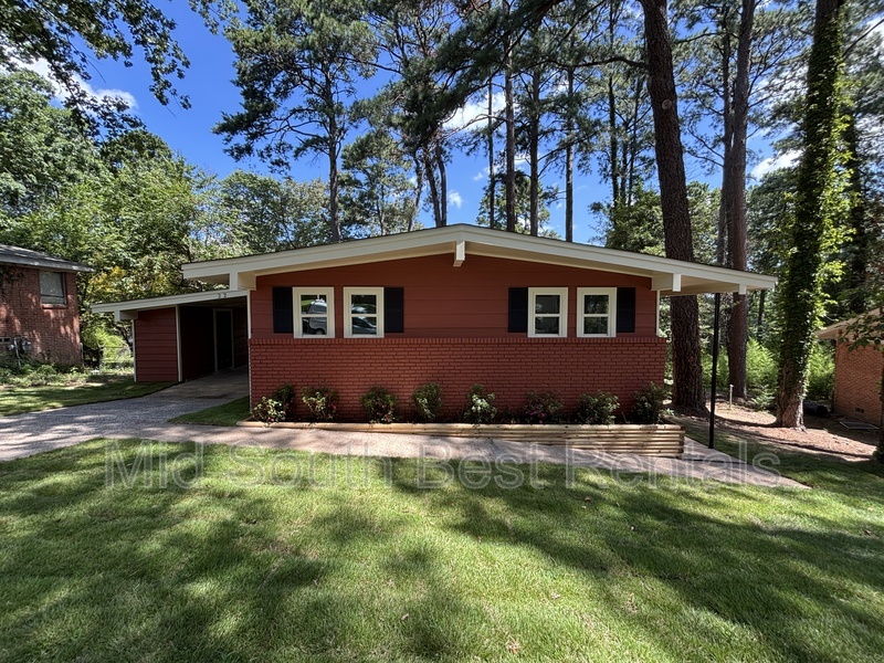 Little Rock House: 22 Woodcliff Cir