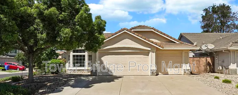 Elk Grove House: 8992 Panamint Ct