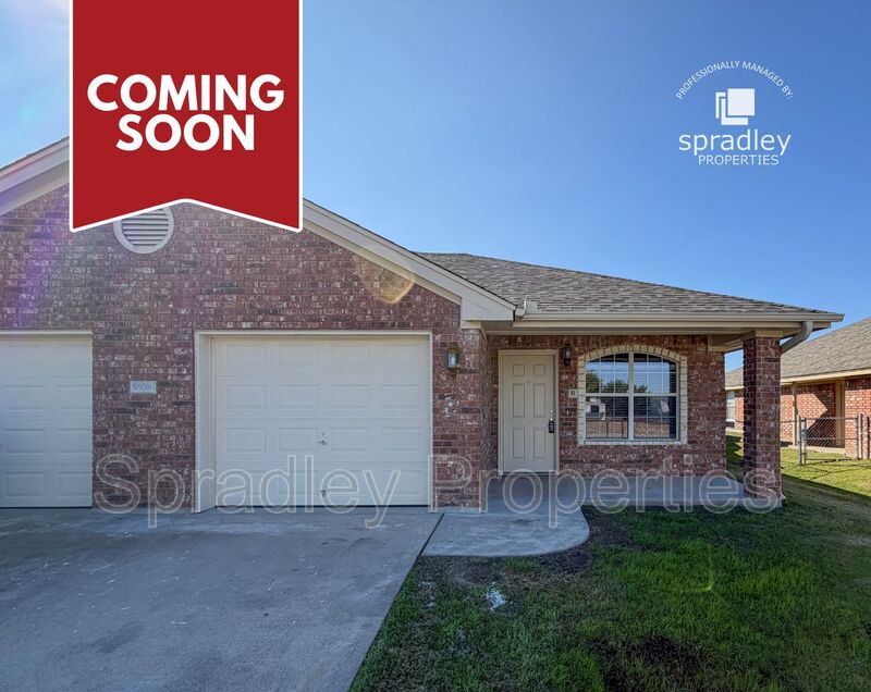 Killeen Townhome: 5504B Luxor Dr