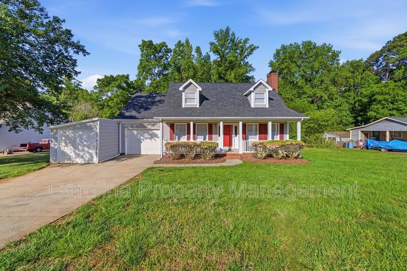 Gastonia House: 319 Deep Forest Ct
