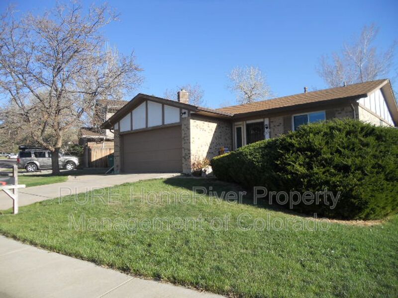 Lakewood House: 1978 S Deframe Way