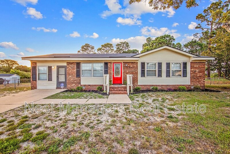 Fayetteville House: 2816 E. Cramer