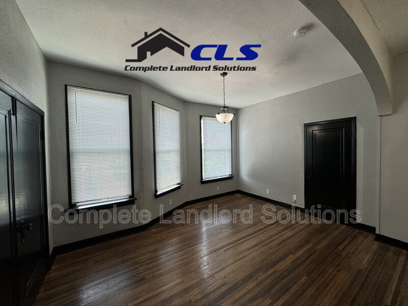 Terre Haute House: 15 1/2 N 14th