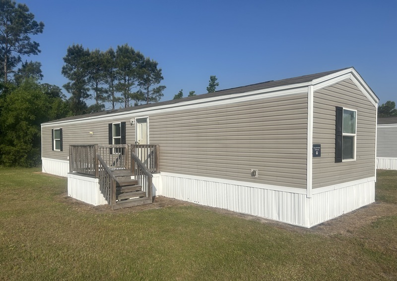Lumberton House: 305 Banyan Ave.