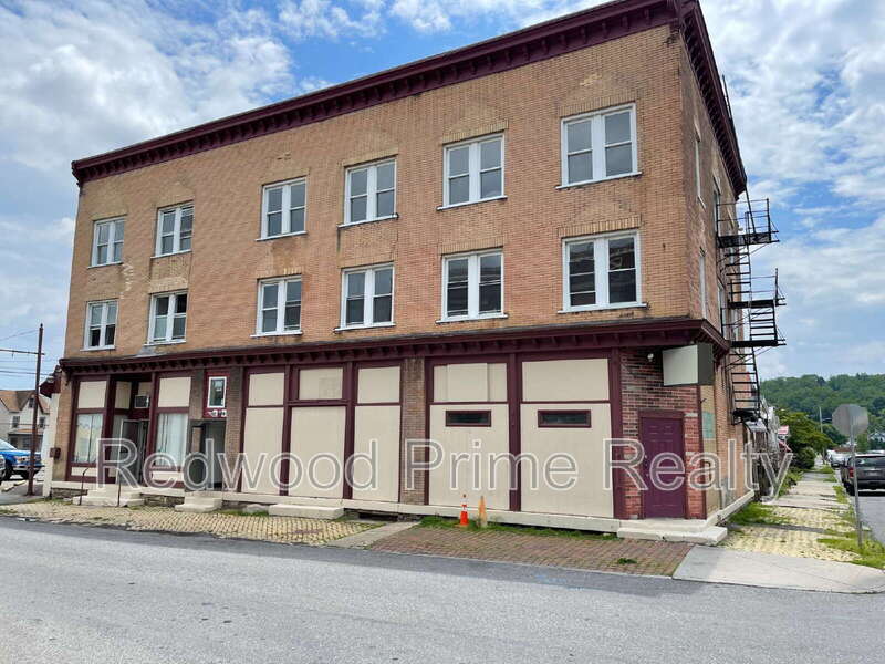 Altoona Condo: 2901 Maple Ave 201