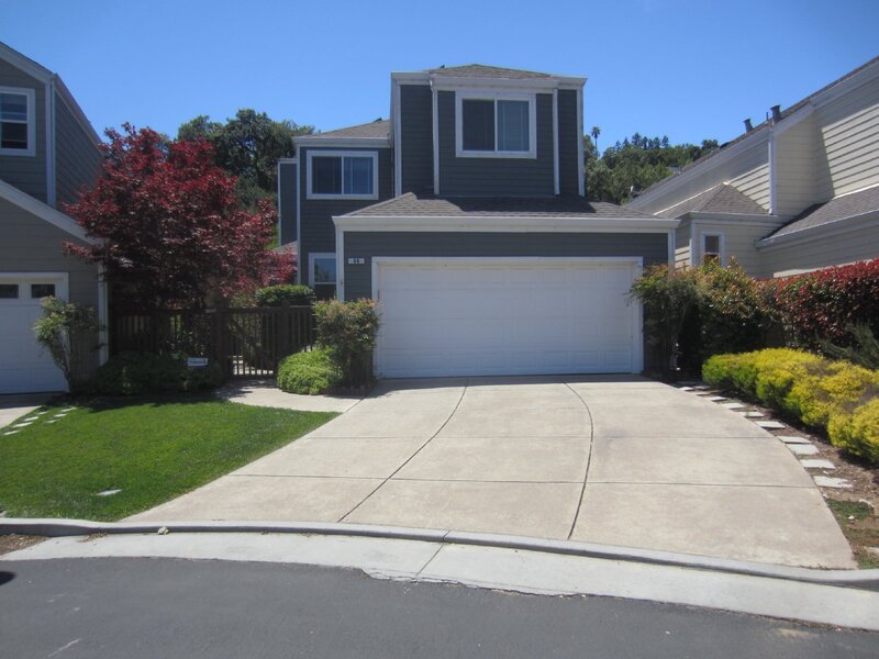 Larkspur House: 66 Cross Creek Pl