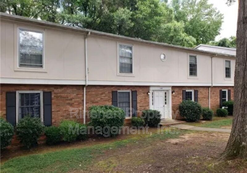Rock Hill House: 1788-F Ebenezer Road