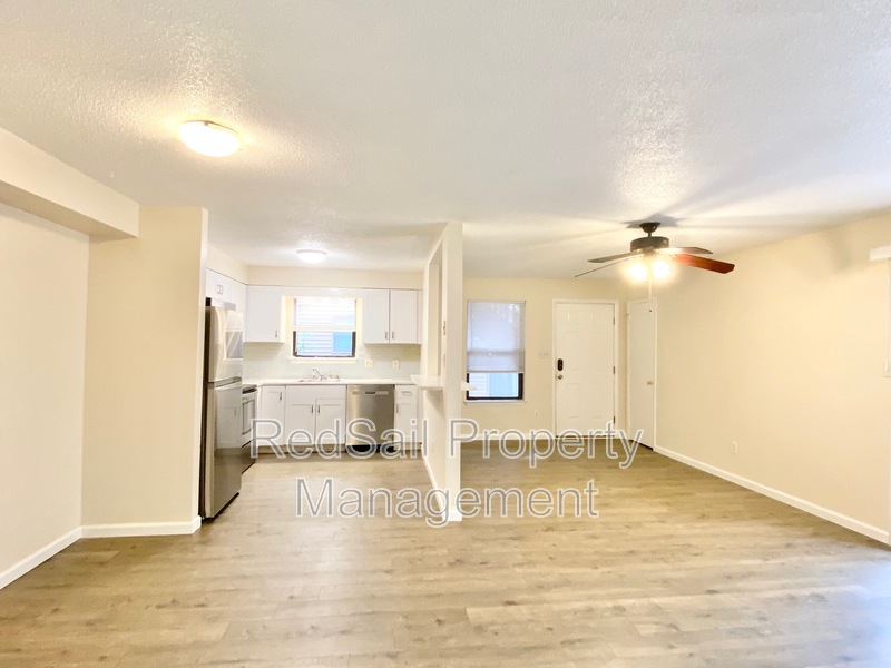 Newport News House: 153 Windsor Castle Dr