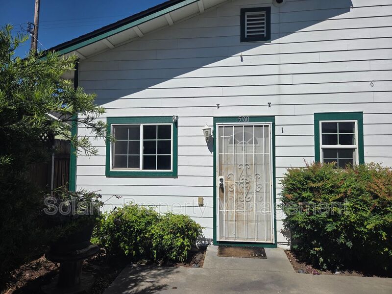 Vacaville Condo: 500 Elizabeth St