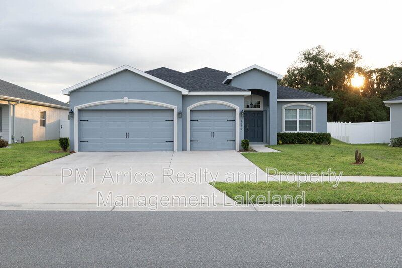 Polk City House: 1069 Montgomery Lane