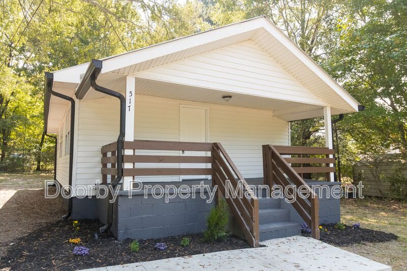 Rocky Face House: 517 Lafayette Rd