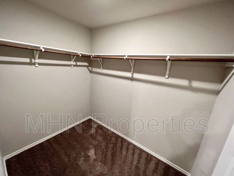 BEAUTIFUL 3 bed/2 Bath Lennar home in prime location! - Photo 13