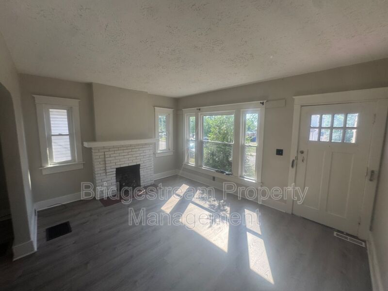 Dayton House: 823 Princeton Drive