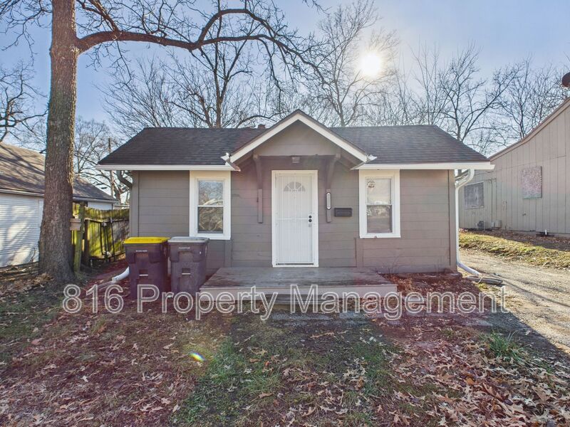 Kansas City House: 1827 E 81st St