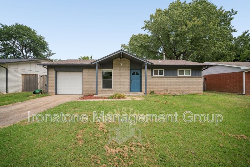 Broken Arrow House: 908 W El Paso Place