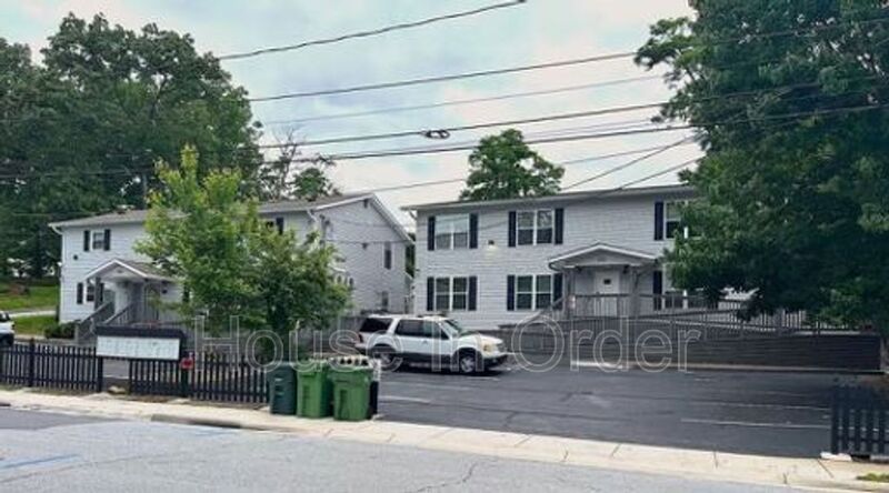 Hendersonville House: 307 8th Ave E