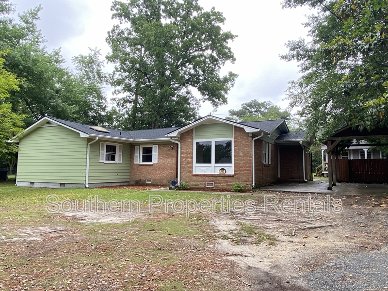 Fayetteville House: 290 Lemont Drive