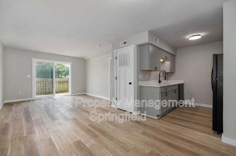 Springfield Condo: 2213 East Macs Court - 4