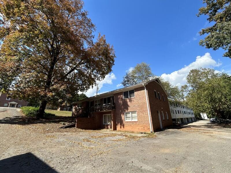 Clemson Condo: 816 College Avenue