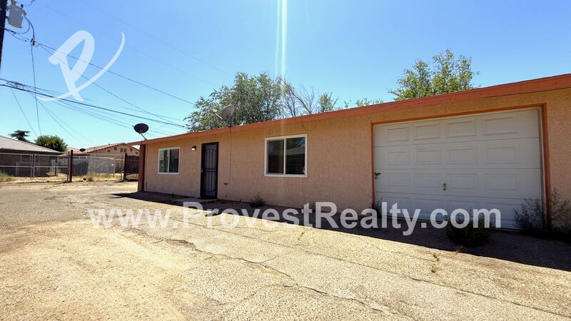 Hesperia Condo: 16397 Spruce St