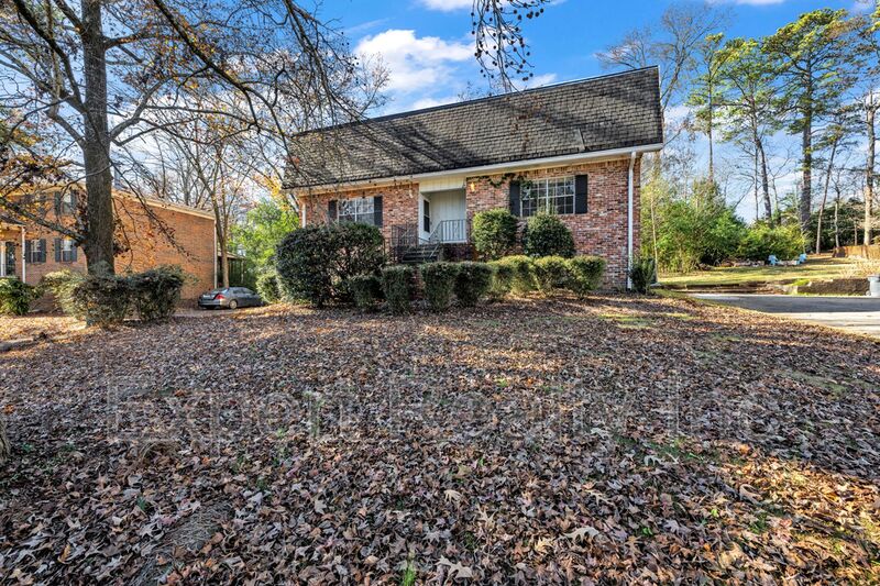 Vestavia House: 822 Linbard lane