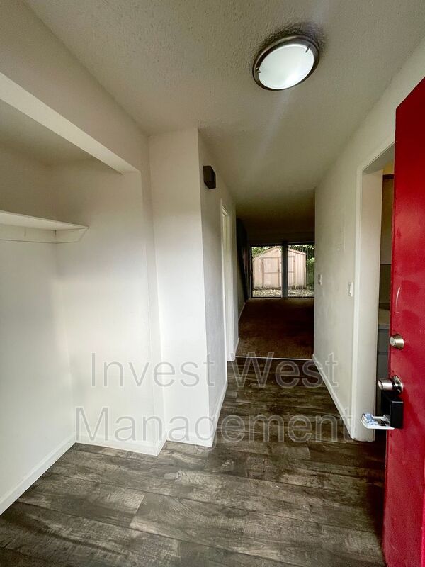 Longview House: 1960 33 Avenue