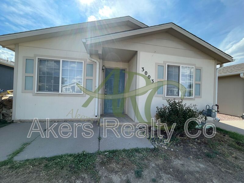 Pueblo House: 3003 Ontario St