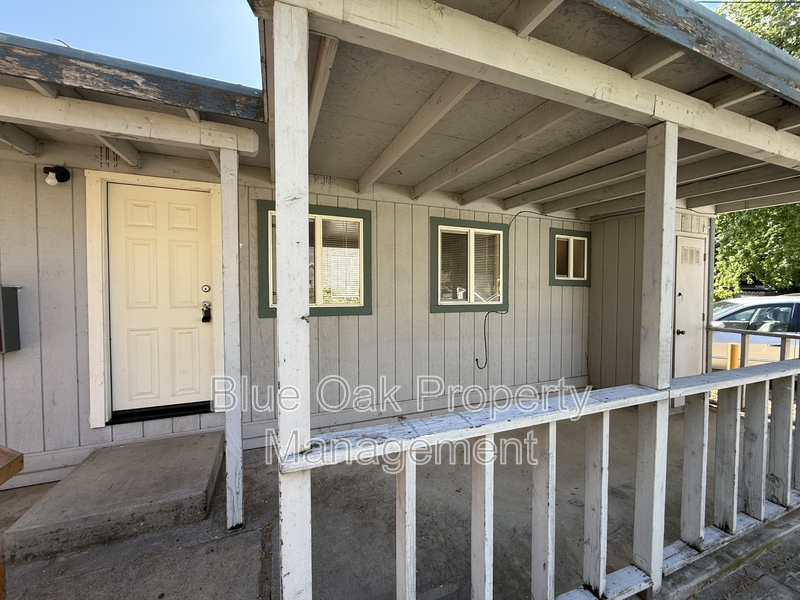 Chico House: 832 West 1st Street