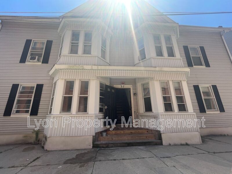 Woonsocket Condo: 37 Mechanic Avenue