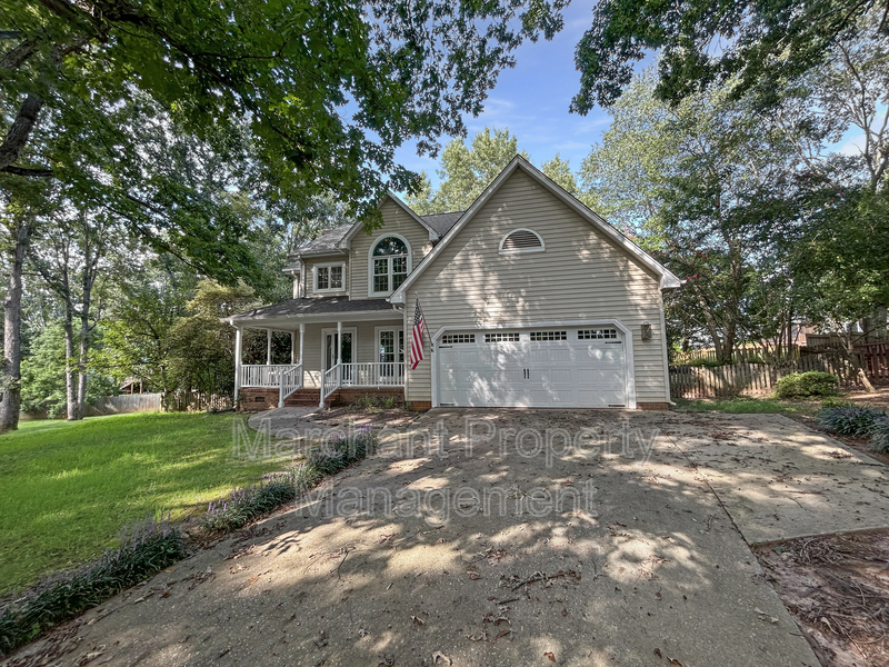Simpsonville House: 7 Waxwing Court
