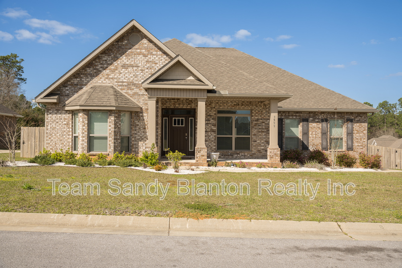 Pensacola House: 9599 Pebble Stone Drive