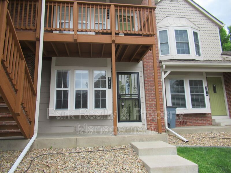 Littleton House: 9617 W Chatfield Ave