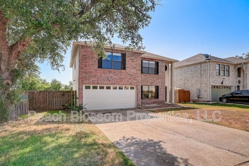 Leander House: 314 Bello Drive