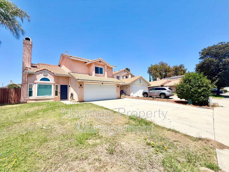 Temecula House: 39739 Creative Dr