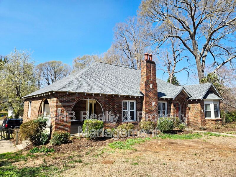 Burlington House: 422 Alamance Rd.