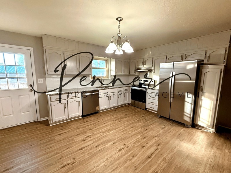 INDEPENDENCE House: 1713 E T C LEA RD