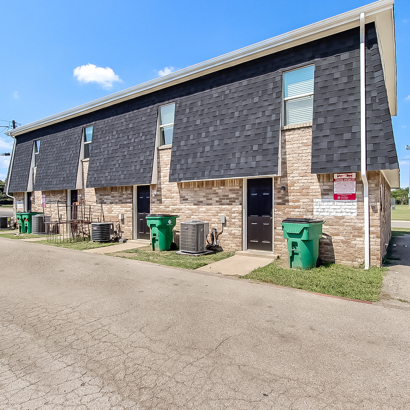 Everman Townhome: 408 Noble Avenue - B