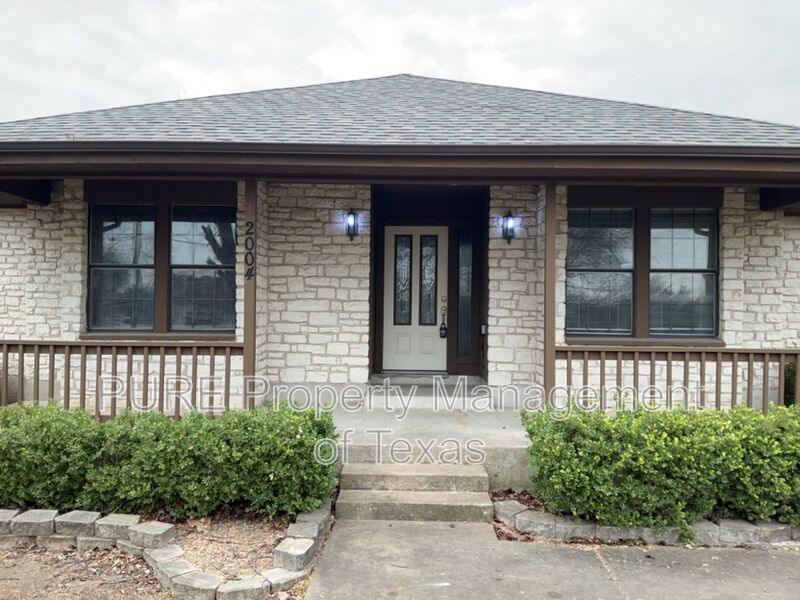 Round Rock House: 2004 Walsh Dr