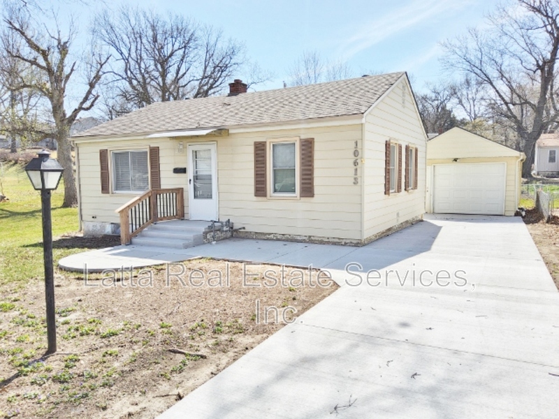 Independence House: 10613 E 26th Ter
