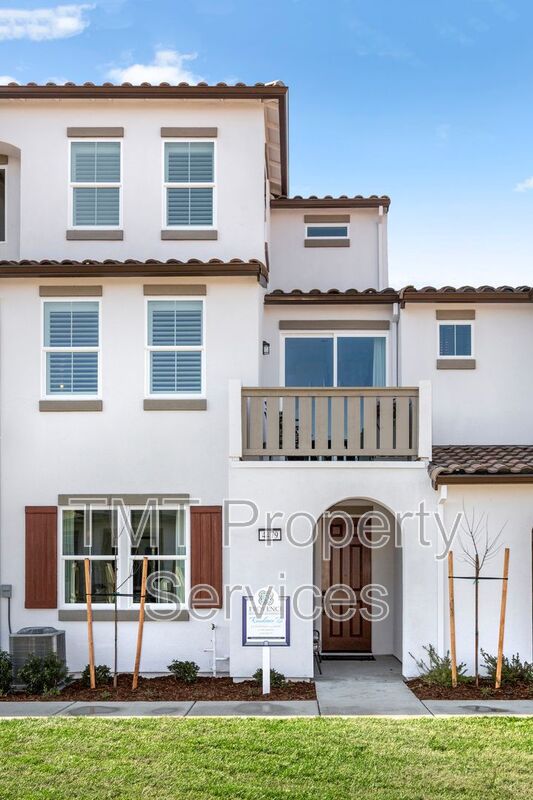 Sacramento Townhome: 31 Advantage Court