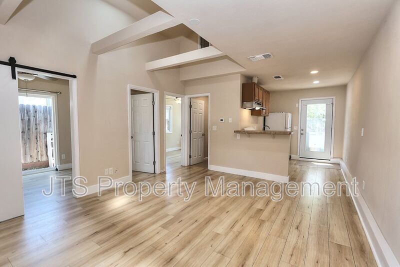 Carmichael House: 3515 Sue Pam Dr